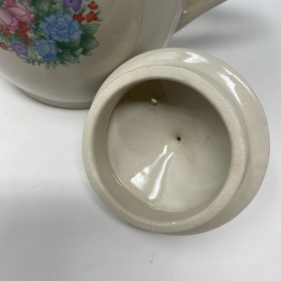 Vintage Spring Meadows Floral Ceramic 4-cup Teapot - Picture 8 of 11